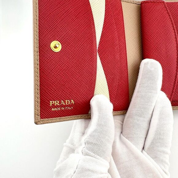 PRADA
Women's Saffiano Bi-Fold Leather Wallet in Cream - comes with box & COA - Picture 10 of 17